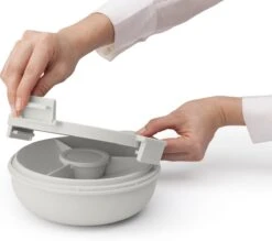 Brabantia Make & Take Salade Lunchbox - 1,3 L - Kunststof - Light Grey 17 Brabantia Make & Take Salade Lunchbox - 1,3 L - Kunststof - Light Grey -Dagelijkse Benodigdheden Verkoop 1200x1064 1