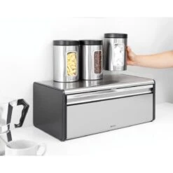 Brabantia Broodtrommel - Met Klepdeksel - Matt Steel Fingerprint Proof / Matt Black 11 Brabantia Broodtrommel - Met Klepdeksel - Matt Steel Fingerprint Proof / Matt Black -Dagelijkse Benodigdheden Verkoop 1200x1200 1360