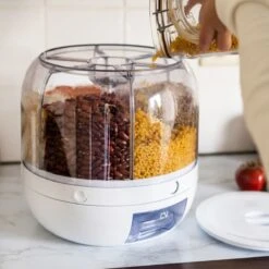 Roterende Voedsel Dispenser - 6 Vakken - Met Doseerschep - BPA Vrij - Handig 13 Roterende Voedsel Dispenser - 6 Vakken - Met Doseerschep - BPA Vrij - Handig -Dagelijkse Benodigdheden Verkoop 1200x1200 1469