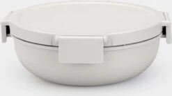 Brabantia Make & Take Salade Lunchbox - 1,3 L - Kunststof - Light Grey 25 Brabantia Make & Take Salade Lunchbox - 1,3 L - Kunststof - Light Grey -Dagelijkse Benodigdheden Verkoop 1200x675 2