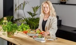 Homra Lunchbox STAQS Grey - Bento Box - 2 Laags Broodtrommel - 3 Compartimenten - Grijs - Lunch To Go - Duurzaam Kunststof - BPA Vrij - 3 Vaks Lunchtrommel Voor Volwassenen - Inclusief Bestek - Magnetron, Diepvries, Vaatwasser Bestendig - Vers Houden -Dagelijkse Benodigdheden Verkoop 1200x720 7