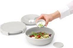 Brabantia Make & Take Salade Lunchbox - 1,3 L - Kunststof - Light Grey 22 Brabantia Make & Take Salade Lunchbox - 1,3 L - Kunststof - Light Grey -Dagelijkse Benodigdheden Verkoop 1200x793 5